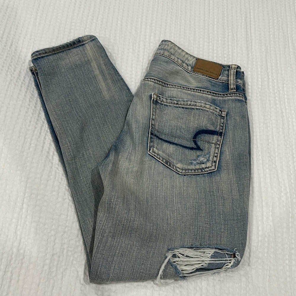American Eagle Outfitters tomgirl distressed jeans